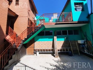 Venta de casa de 5 ambientes con cochera y local en Lanús Oeste