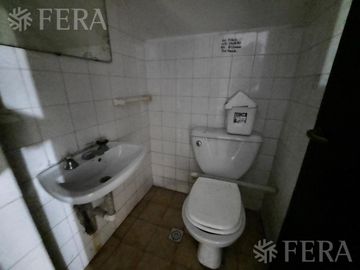 Venta de casa de 5 ambientes con cochera y local en Lanús Oeste