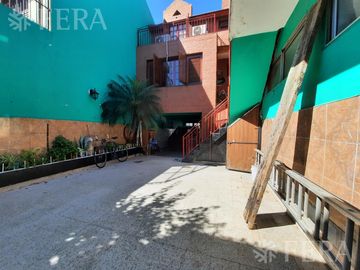 Venta de casa de 5 ambientes con cochera y local en Lanús Oeste