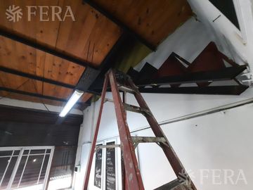 Venta de casa de 5 ambientes con cochera y local en Lanús Oeste