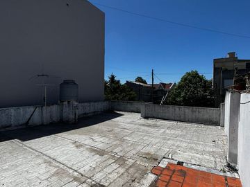Casa con departamento en Munro - APTO CREDITO