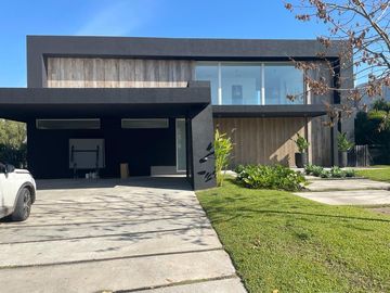 Casa en  Alquiler Cabos del Lago Nordelta