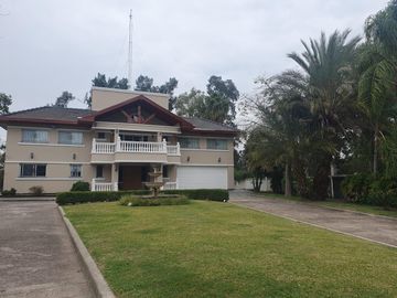 Lujosa propiedad en venta - Dique Lujan.