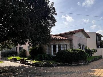 Casa en  castelar Sur
