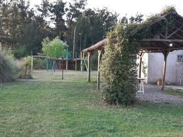 Casa en venta - 2 dormitorios 1 baño 2 cocheras - 1000mts2 - El Rodeo, Abasto [FINANCIADA]