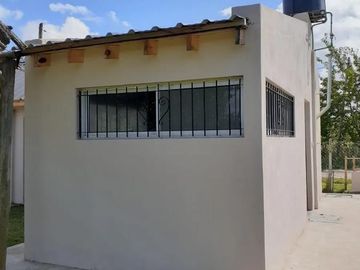 Casa en venta - 2 dormitorios 1 baño 2 cocheras - 1000mts2 - El Rodeo, Abasto [FINANCIADA]