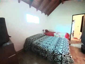 Casa en venta - 2 dormitorios 1 baño 2 cocheras - 1000mts2 - El Rodeo, Abasto [FINANCIADA]