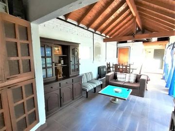 Casa en venta - 2 dormitorios 1 baño 2 cocheras - 1000mts2 - El Rodeo, Abasto [FINANCIADA]