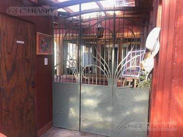 Casa rural con alma de finca. a 4 km de la capital. Mendoza. Rivadavia. terreno 8000 m2