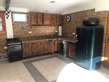 Casa rural con alma de finca. a 4 km de la capital. Mendoza. Rivadavia. terreno 8000 m2