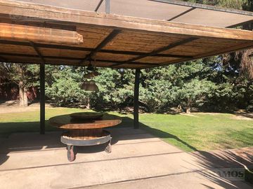 Casa rural con alma de finca. a 4 km de la capital. Mendoza. Rivadavia. terreno 8000 m2
