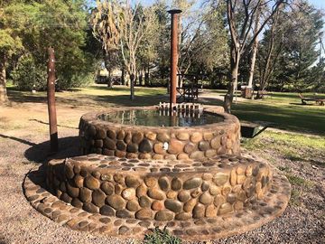 Casa rural con alma de finca. a 4 km de la capital. Mendoza. Rivadavia. terreno 8000 m2