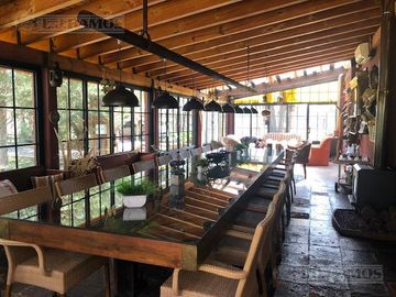 Casa rural con alma de finca. a 4 km de la capital. Mendoza. Rivadavia. terreno 8000 m2