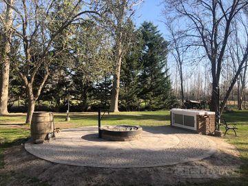 Casa rural con alma de finca. a 4 km de la capital. Mendoza. Rivadavia. terreno 8000 m2
