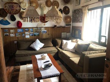 Casa rural con alma de finca. a 4 km de la capital. Mendoza. Rivadavia. terreno 8000 m2