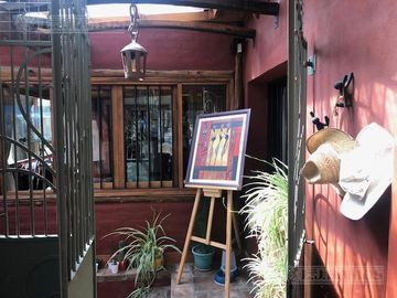Casa rural con alma de finca. a 4 km de la capital. Mendoza. Rivadavia. terreno 8000 m2