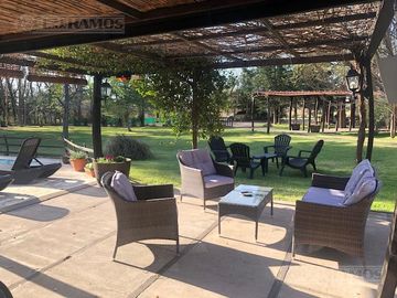 Casa rural con alma de finca. a 4 km de la capital. Mendoza. Rivadavia. terreno 8000 m2
