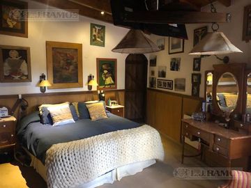 Casa rural con alma de finca. a 4 km de la capital. Mendoza. Rivadavia. terreno 8000 m2