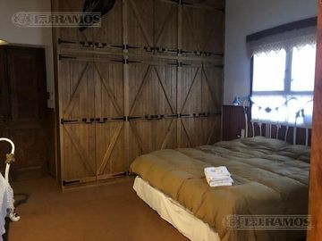 Casa rural con alma de finca. a 4 km de la capital. Mendoza. Rivadavia. terreno 8000 m2