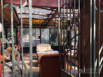 Casa rural con alma de finca. a 4 km de la capital. Mendoza. Rivadavia. terreno 8000 m2