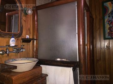 Casa rural con alma de finca. a 4 km de la capital. Mendoza. Rivadavia. terreno 8000 m2