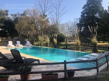 Casa rural con alma de finca. a 4 km de la capital. Mendoza. Rivadavia. terreno 8000 m2