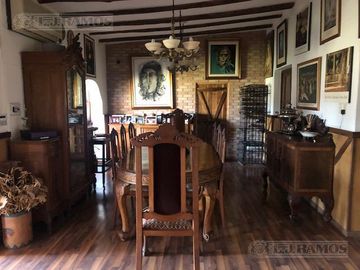 Casa rural con alma de finca. a 4 km de la capital. Mendoza. Rivadavia. terreno 8000 m2
