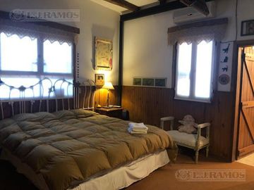 Casa rural con alma de finca. a 4 km de la capital. Mendoza. Rivadavia. terreno 8000 m2