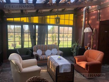 Casa rural con alma de finca. a 4 km de la capital. Mendoza. Rivadavia. terreno 8000 m2