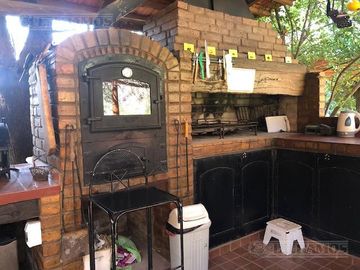 Casa rural con alma de finca. a 4 km de la capital. Mendoza. Rivadavia. terreno 8000 m2