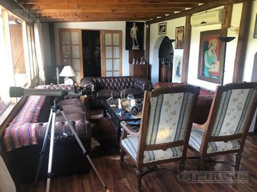 Casa rural con alma de finca. a 4 km de la capital. Mendoza. Rivadavia. terreno 8000 m2