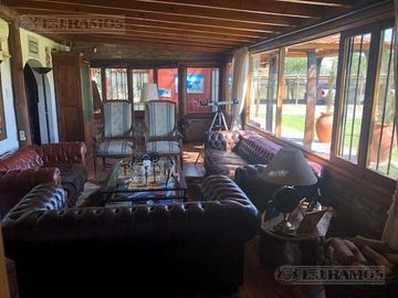Casa rural con alma de finca. a 4 km de la capital. Mendoza. Rivadavia. terreno 8000 m2