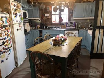 Casa rural con alma de finca. a 4 km de la capital. Mendoza. Rivadavia. terreno 8000 m2