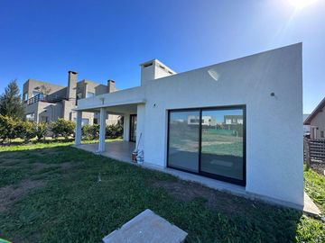 Casa Venta Santa Elena Pilar del Este 4 Ambientes a estrenar
