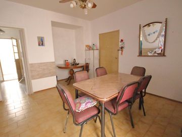 MANZONI 131: IMPECABLE 3AMB.    2 PATIOS   COCHERA OPCIONAL