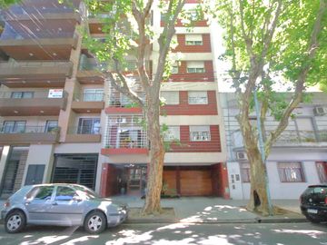 MANZONI 131: IMPECABLE 3AMB.    2 PATIOS   COCHERA OPCIONAL