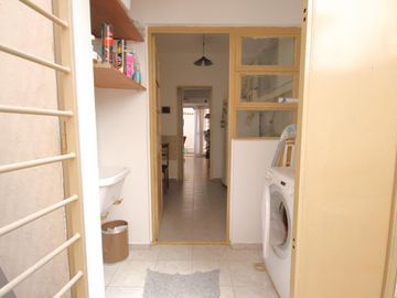MANZONI 131: IMPECABLE 3AMB.    2 PATIOS   COCHERA OPCIONAL