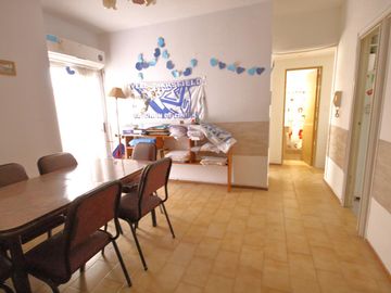 MANZONI 131: IMPECABLE 3AMB.    2 PATIOS   COCHERA OPCIONAL
