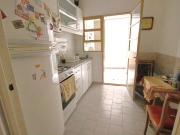 MANZONI 131: IMPECABLE 3AMB.    2 PATIOS   COCHERA OPCIONAL
