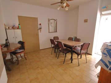 MANZONI 131: IMPECABLE 3AMB.    2 PATIOS   COCHERA OPCIONAL
