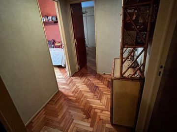 4 ambientes con dependencia en esquina con Av. Corrientes! !