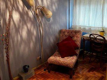 4 ambientes con dependencia en esquina con Av. Corrientes! !