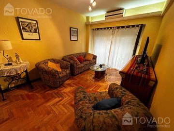 4 ambientes con dependencia en esquina con Av. Corrientes! !