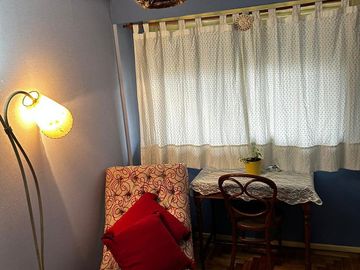 4 ambientes con dependencia en esquina con Av. Corrientes! !