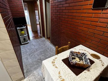 4 ambientes con dependencia en esquina con Av. Corrientes! !