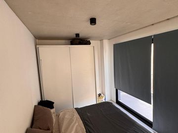 Lindísimo departamento menos de 2 años de antigúedad con gran balcón terraza en esquina con parrilla propia.Departamento en