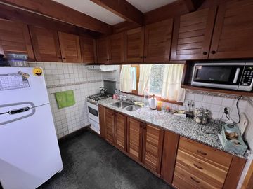 Casa en  VILLA LA ANGOSTURA 3 amb con Cochera cubierta y Parque