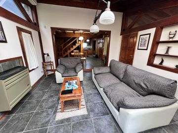 Casa en  VILLA LA ANGOSTURA 3 amb con Cochera cubierta y Parque