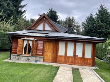 Casa en  VILLA LA ANGOSTURA 3 amb con Cochera cubierta y Parque