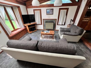 Casa en  VILLA LA ANGOSTURA 3 amb con Cochera cubierta y Parque